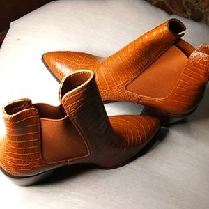 Chinese Laundry brand brown leather croco heeled ankle boots size 9.5
